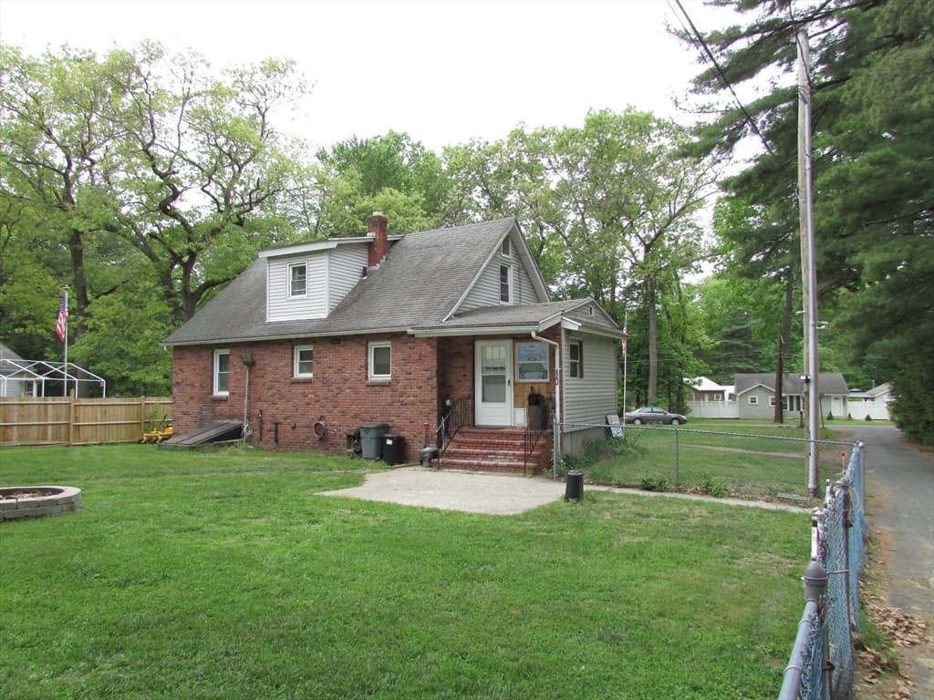 Multi Family at 10 Bartlett St, South Hadley MA 01075, South Hadley, photo 5 of 41