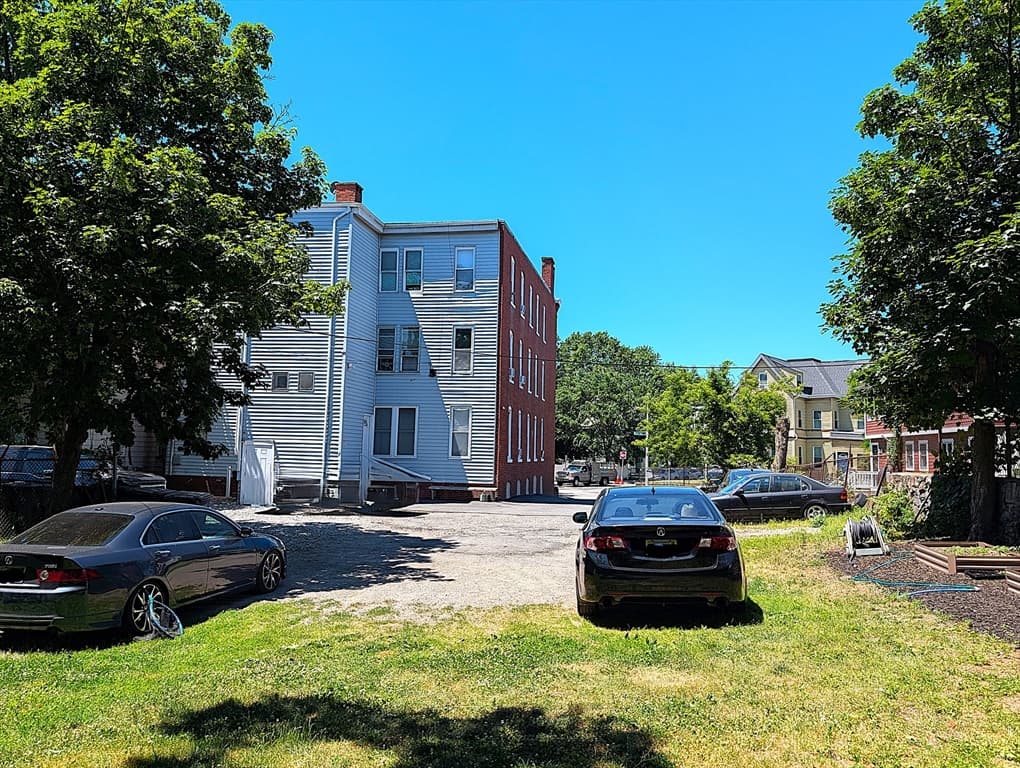 5-9 Family at 140-142 Blue Hill Ave, Boston MA 02119, photo 12 of 31