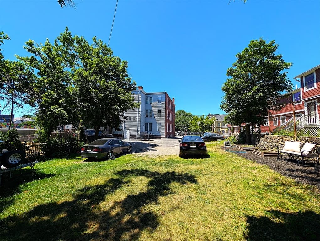 5-9 Family at 140-142 Blue Hill Ave, Boston MA 02119, photo 11 of 31