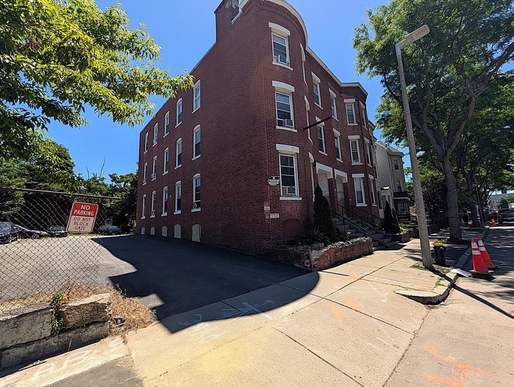 5-9 Family at 140-142 Blue Hill Ave, Boston MA 02119, photo 4 of 31