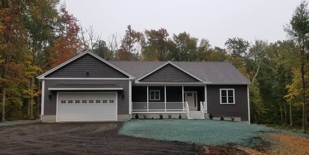Single Family Residence at 14 Kettle Hill Rd, Uxbridge MA 01569, photo 2 of 15