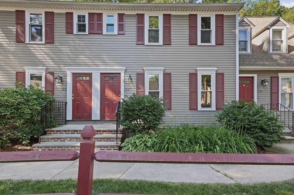 327 Wellman Avenue # 327, Chelmsford MA 01863 photo 2