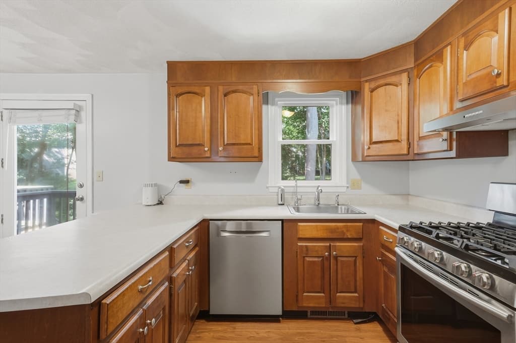 327 Wellman Avenue # 327, Chelmsford MA 01863 photo 11
