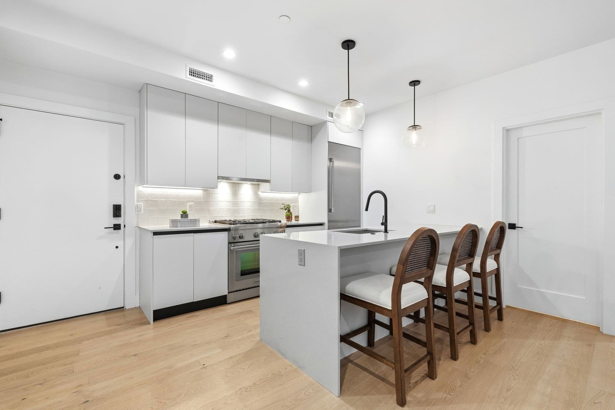 Condominium at 472 W Broadway # 202, Boston MA 02127, Boston, photo 8 of 42