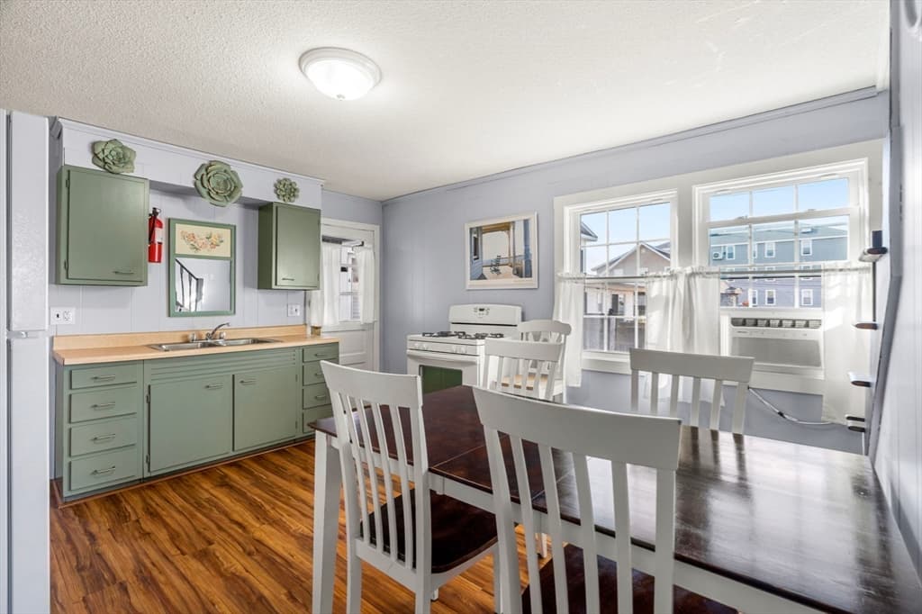 4 Family at 141 Atlantic, Salisbury MA 01952, Salisbury, photo 10 of 38