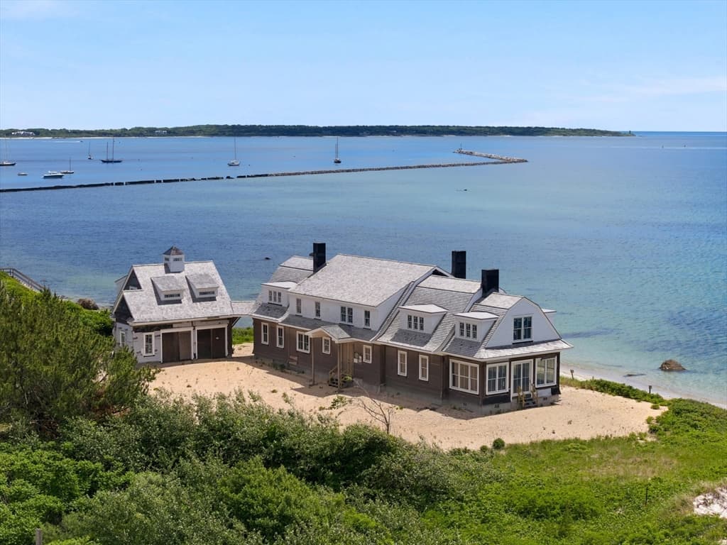Single Family Residence at 31 Dale Ave, Barnstable MA 02647, Barnstable, photo 2 of 22
