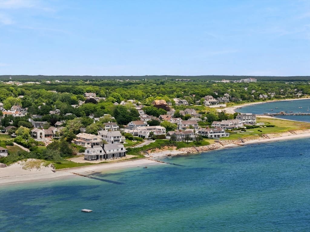 Single Family Residence at 31 Dale Ave, Barnstable MA 02647, Barnstable, photo 5 of 22