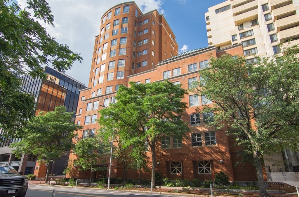 931 Massachusetts Ave # 902, Cambridge MA 02139