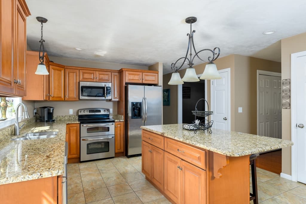 Single Family Residence at 248 Pleasantdale Road, Rutland MA 01543, photo 4 of 28