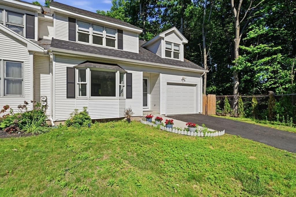 53 Luden St, Springfield MA 01118 photo 2