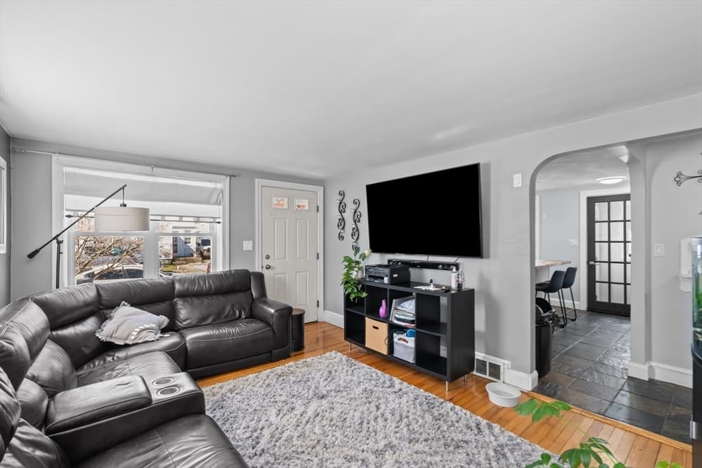 Single Family Residence at 19 Annette St, Pawtucket RI 02861, photo 6 of 36