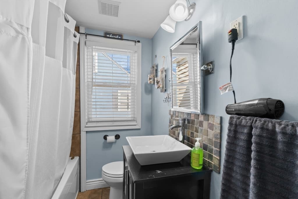Single Family Residence at 19 Annette St, Pawtucket RI 02861, photo 16 of 36