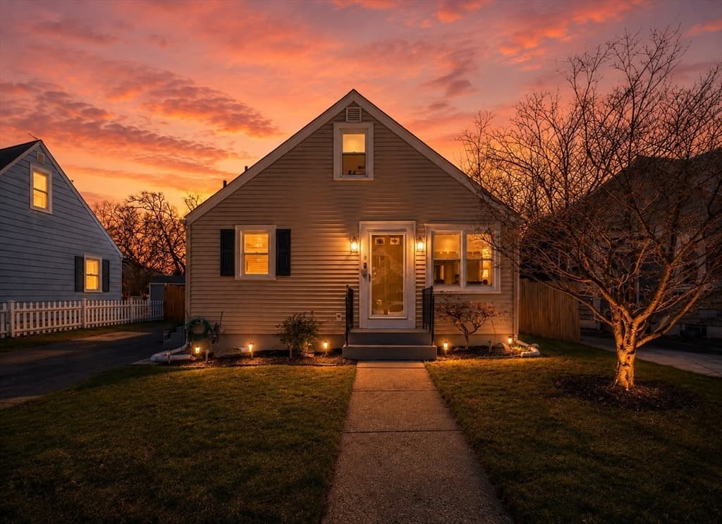 19 Annette St, Pawtucket RI 02861