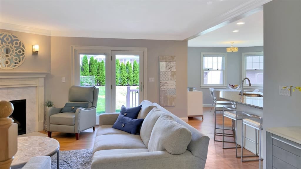 13 Green St, Newton MA 02458 photo 4