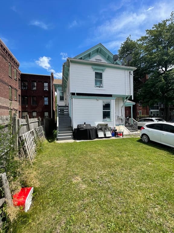 187 Chestnut St, Holyoke MA 01040 photo 3