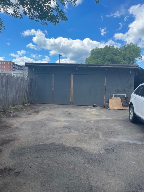 187 Chestnut St, Holyoke MA 01040 photo 4