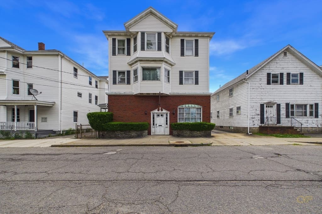 1395-1405 N Main St, Fall River MA 02720