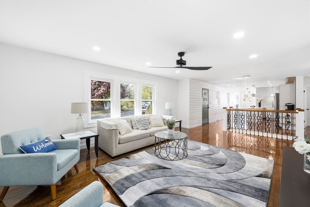 99 Pond St, Salem NH 03079