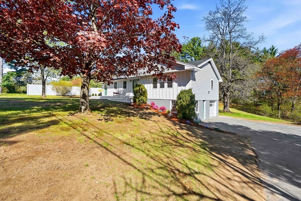 Single Family Residence at 99 Pond St, Salem NH 03079, Salem, photo 4 of 29