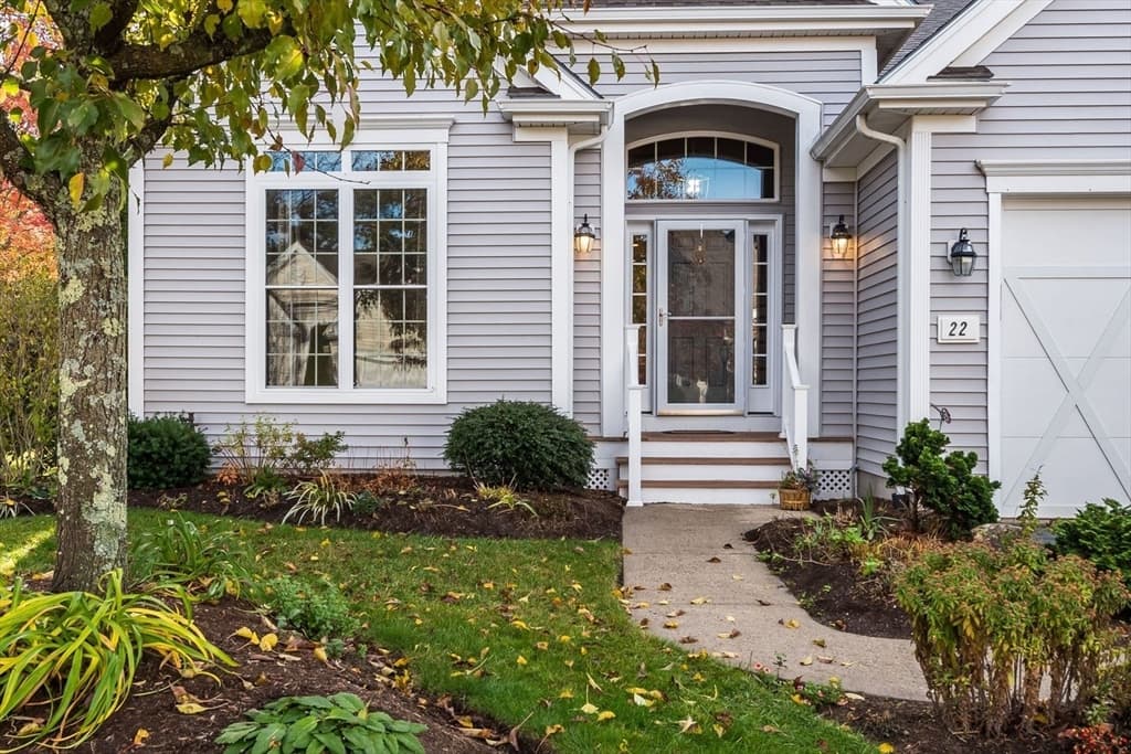 Single Family Residence at 22 Picket Fence, Plymouth MA 02360, photo 6 of 38