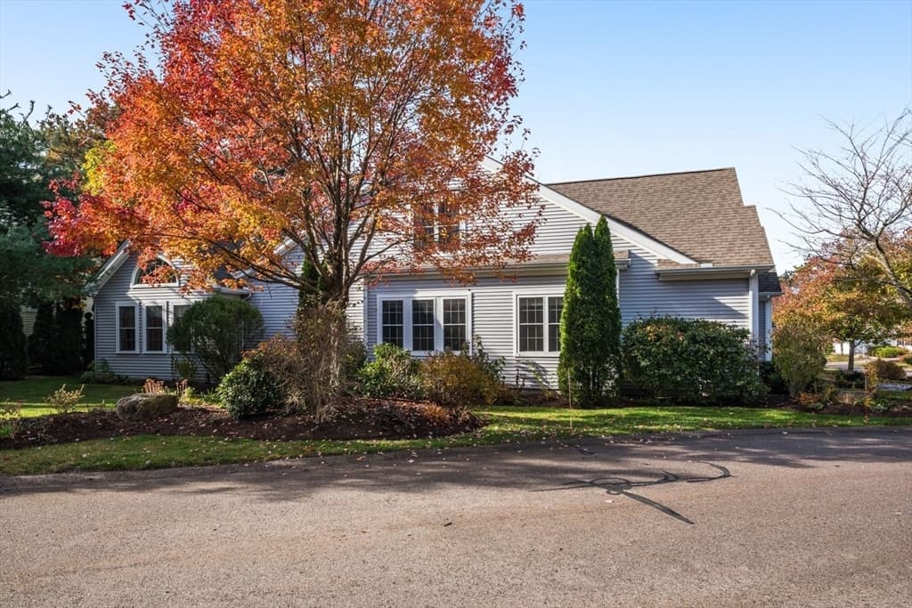 Single Family Residence at 22 Picket Fence, Plymouth MA 02360, photo 3 of 38