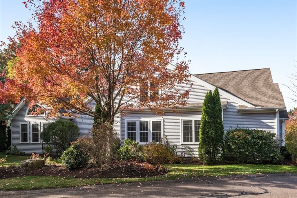 Single Family Residence at 22 Picket Fence, Plymouth MA 02360, photo 4 of 38
