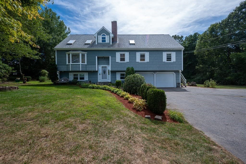 6 Marlboro Dr, Leicester MA 01524
