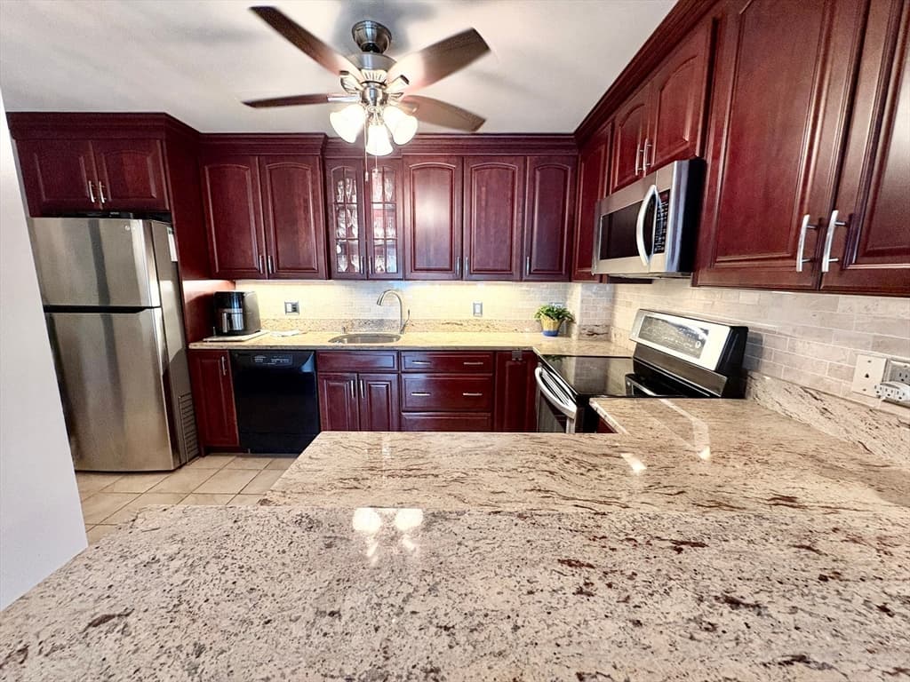 Condominium at 9 Park Ave # 313, Hull MA 02045, Hull, photo 2 of 9