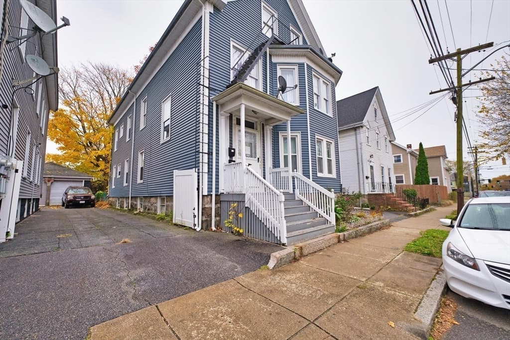 3 Family at 324 Cottage St, New Bedford MA 02740, photo 2 of 42