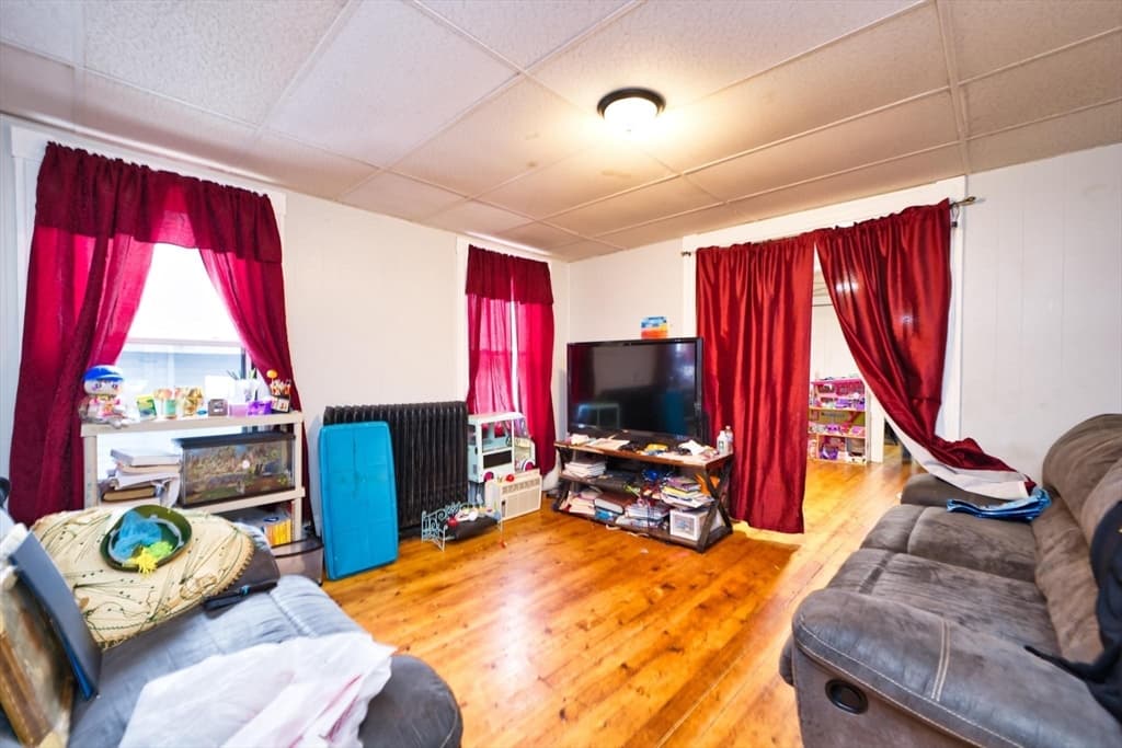 3 Family at 324 Cottage St, New Bedford MA 02740, photo 13 of 42