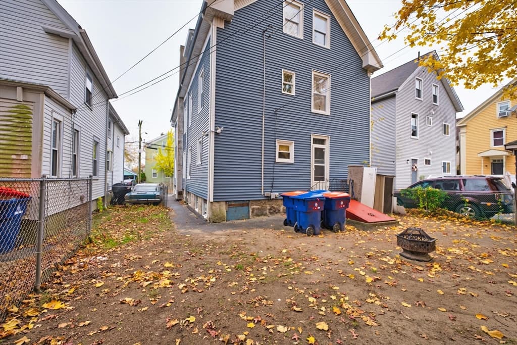 3 Family at 324 Cottage St, New Bedford MA 02740, photo 8 of 42