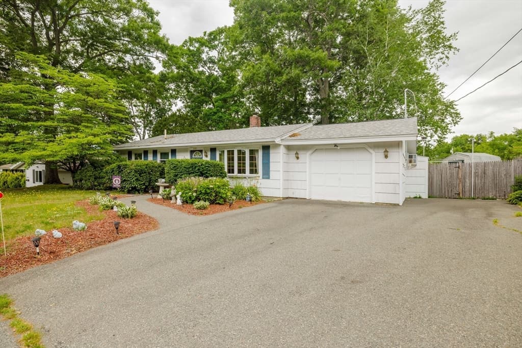 362 Hovenden Ave, Brockton MA 02302 photo 2