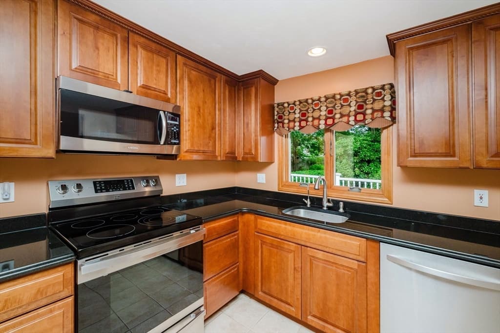 362 Hovenden Ave, Brockton MA 02302 photo 9