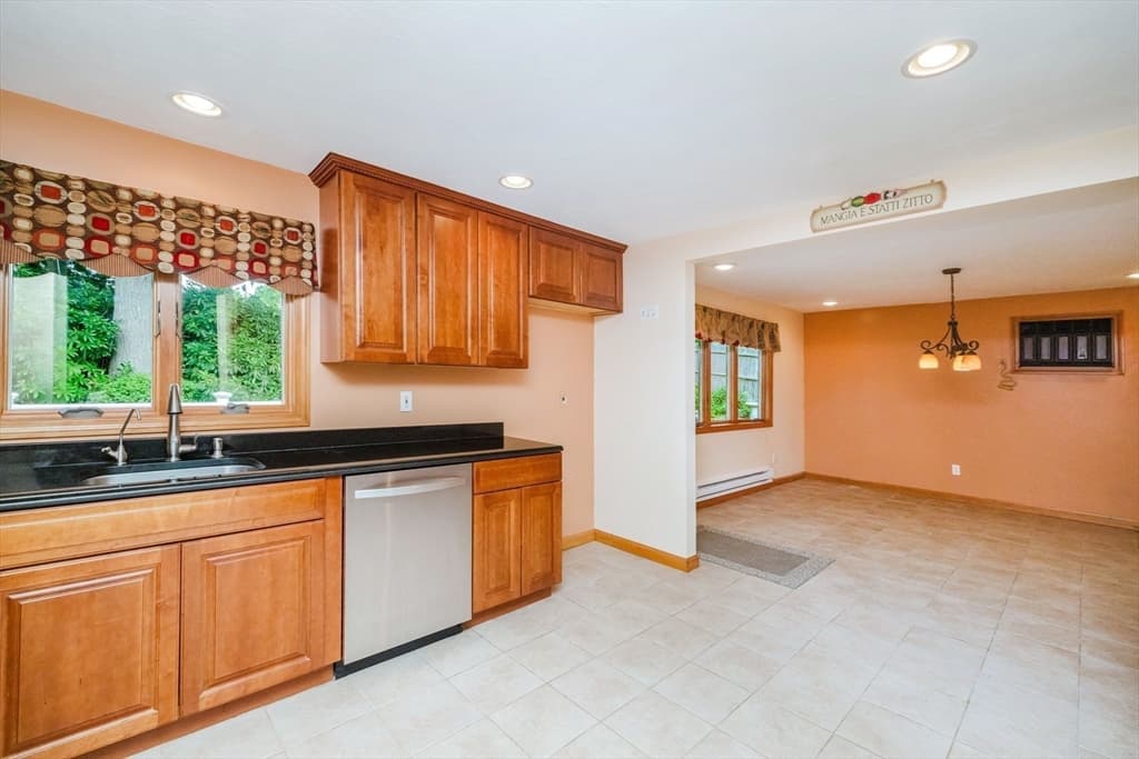 362 Hovenden Ave, Brockton MA 02302 photo 10