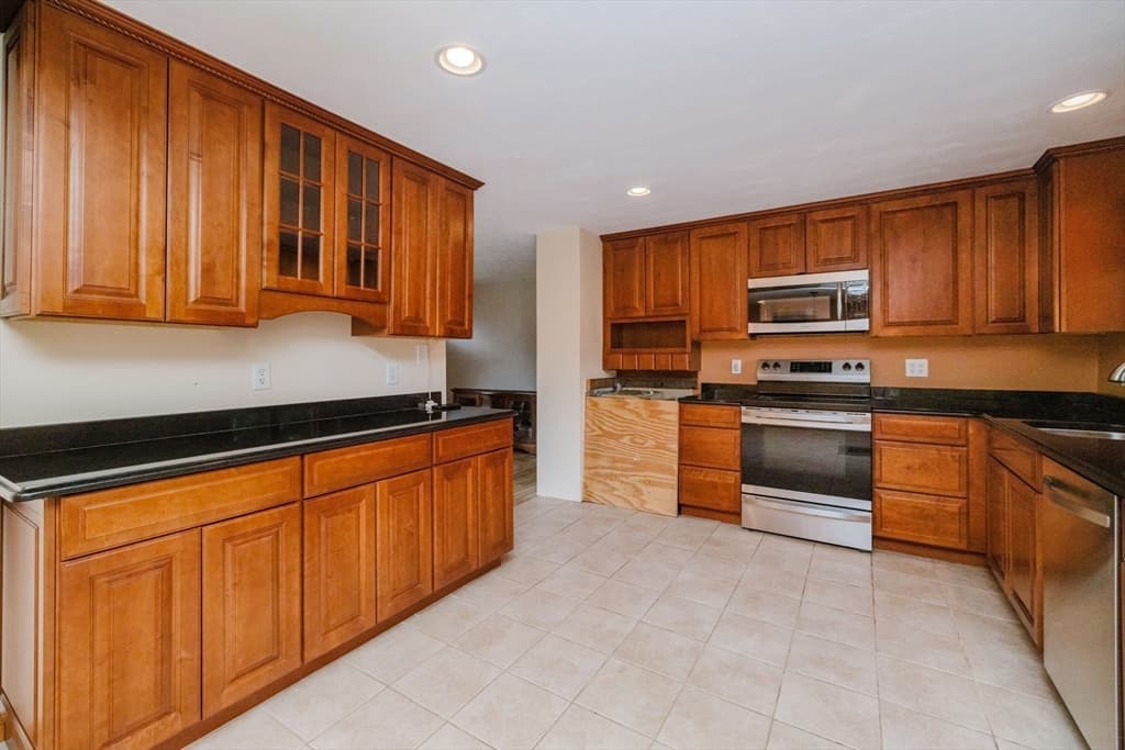 362 Hovenden Ave, Brockton MA 02302 photo 11