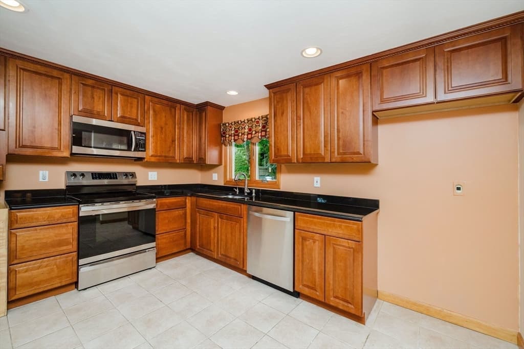 362 Hovenden Ave, Brockton MA 02302 photo 8