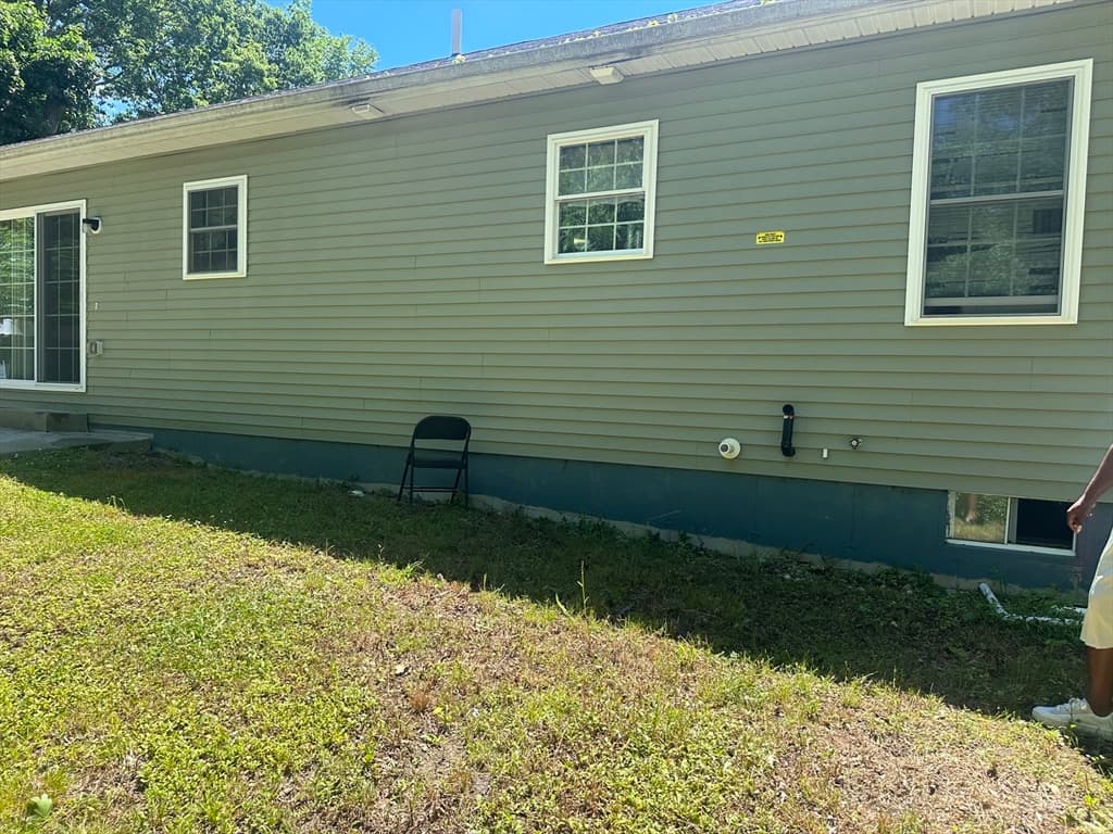 Single Family Residence at 172 Pratt St, Fitchburg MA 01420, photo 4 of 30