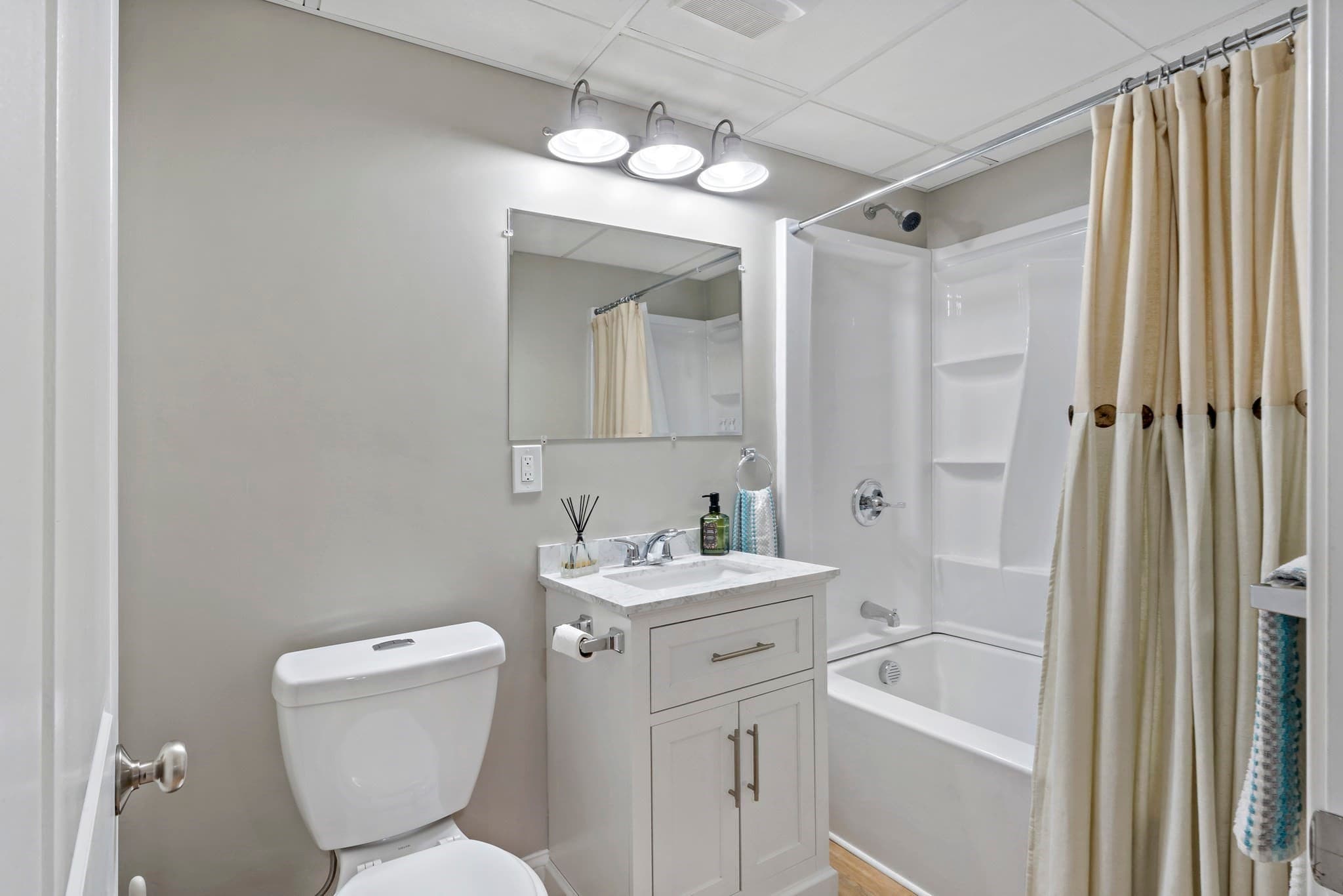 Single Family Residence at 670 Bay St, Fall River MA 02724, Fall River, photo 33 of 42
