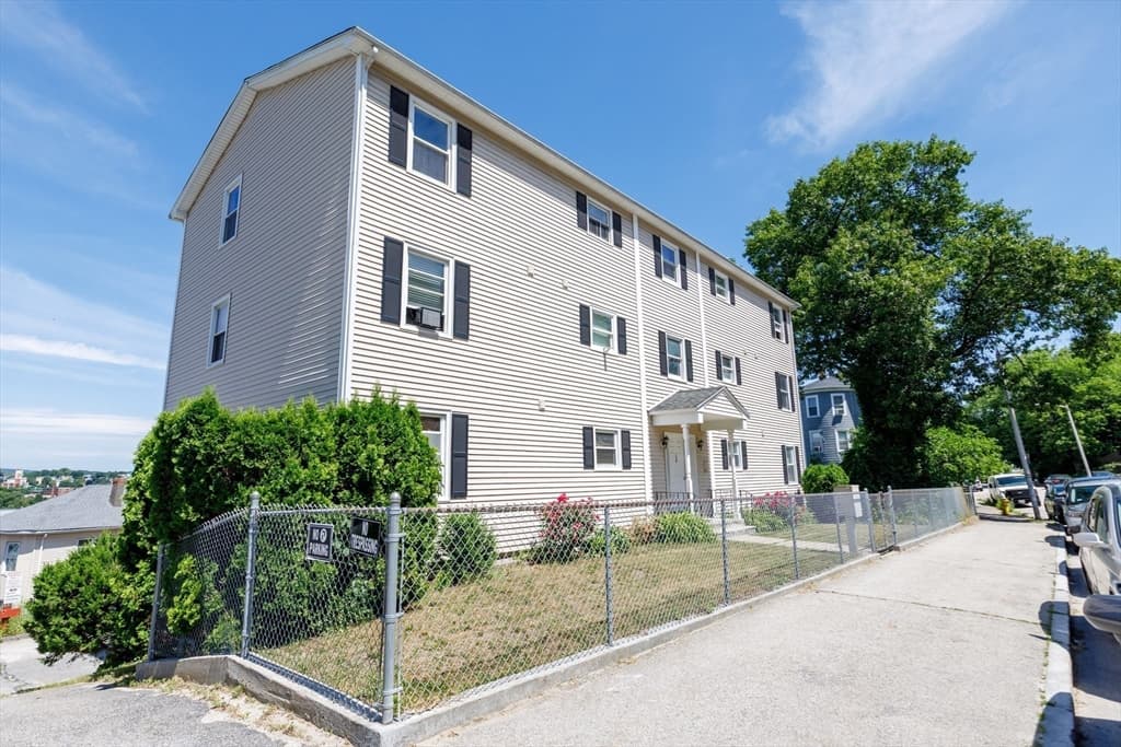 170 Perry Ave # 3A, Worcester MA 01610