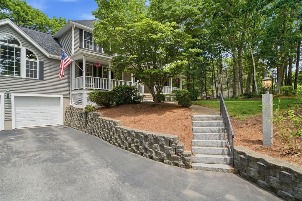 20 Emerald St, Tyngsborough MA 01879 photo 2