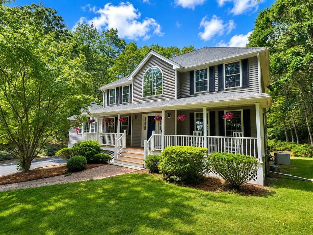 20 Emerald St, Tyngsborough MA 01879