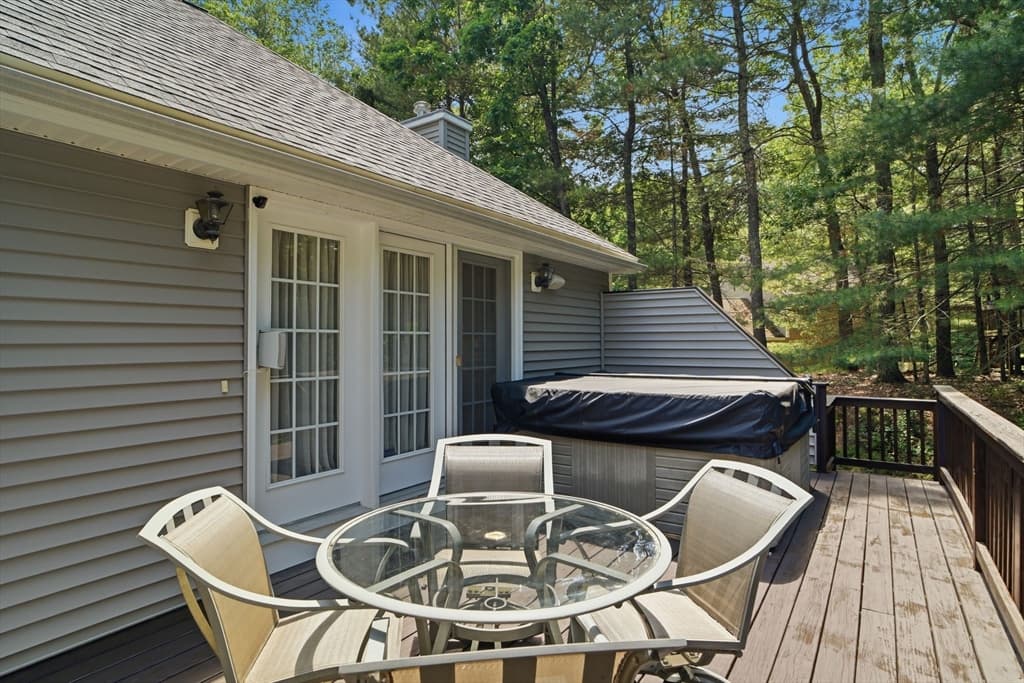 20 Emerald St, Tyngsborough MA 01879 photo 8