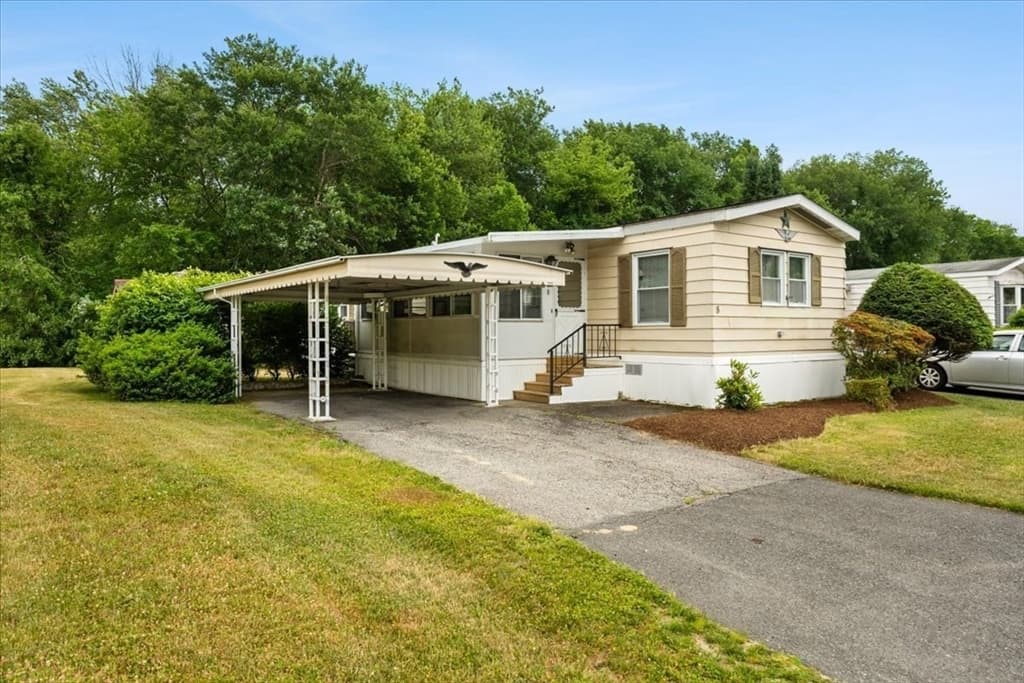 8 Thayer Dr, Taunton MA 02780 photo 3