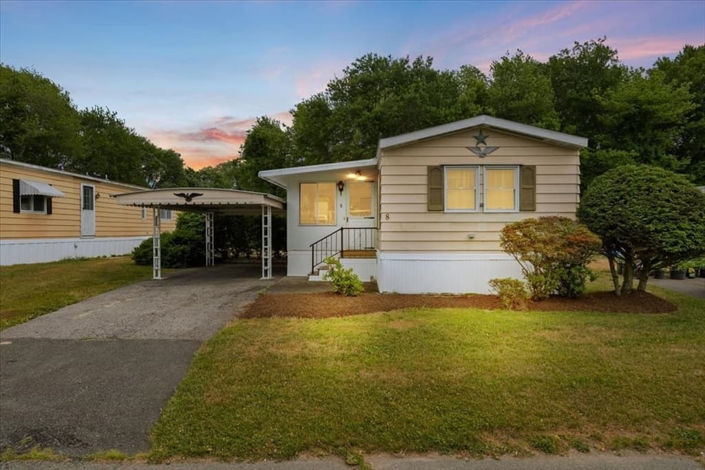 8 Thayer Dr, Taunton MA 02780