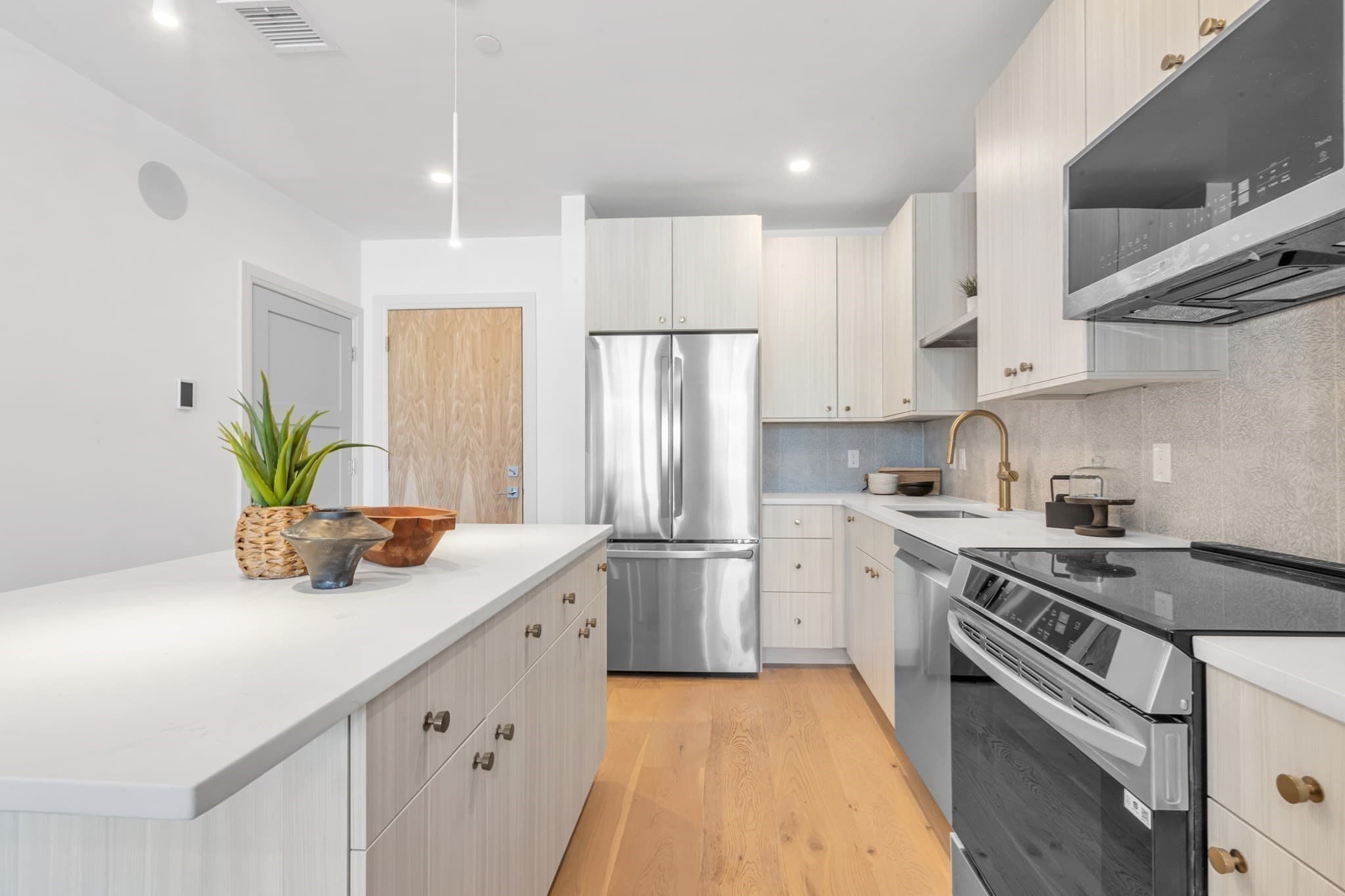 Condominium at 34 Oak Street # 103, Boston MA 02136, Boston, photo 6 of 25