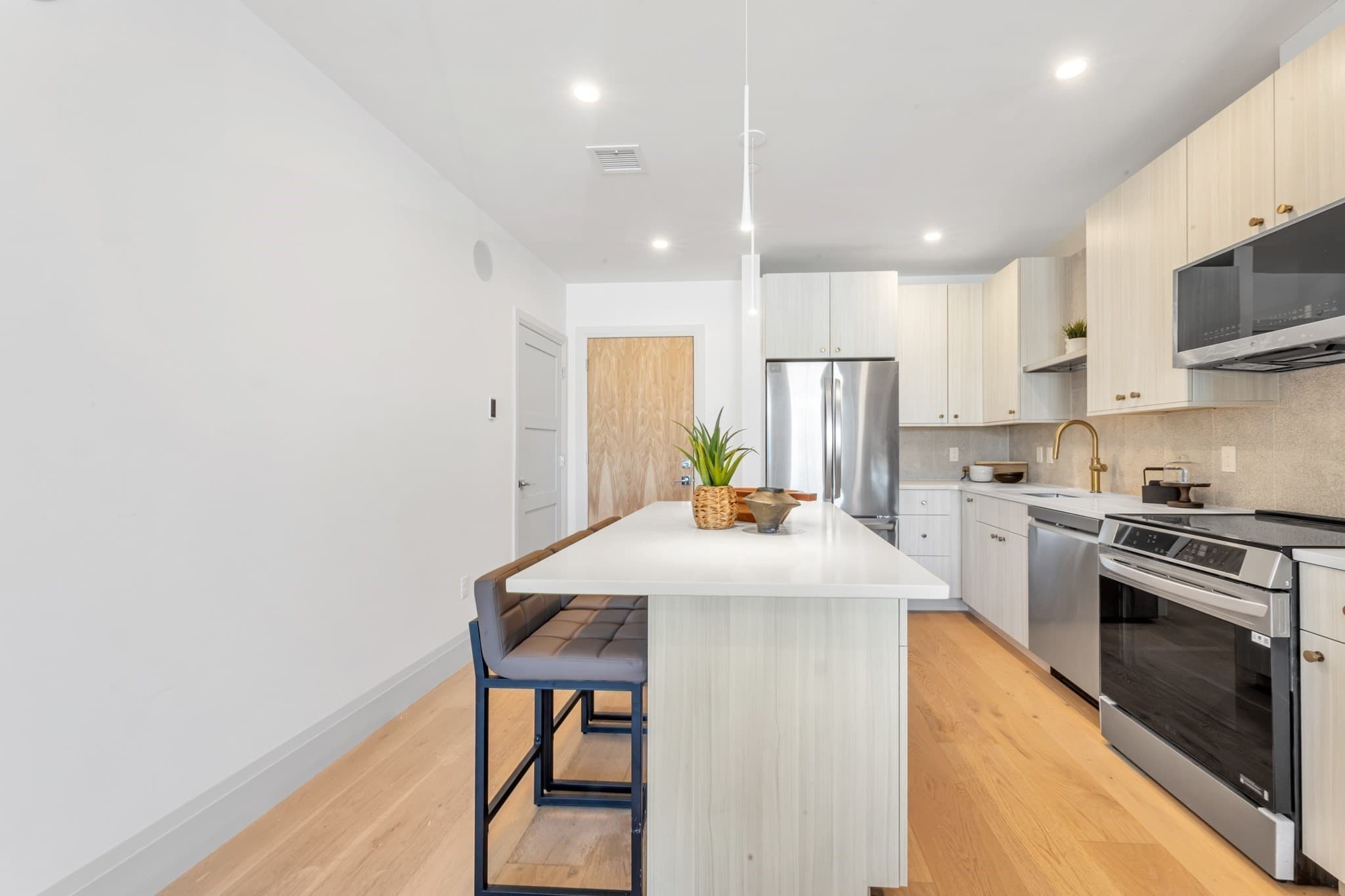 Condominium at 34 Oak Street # 103, Boston MA 02136, Boston, photo 8 of 25