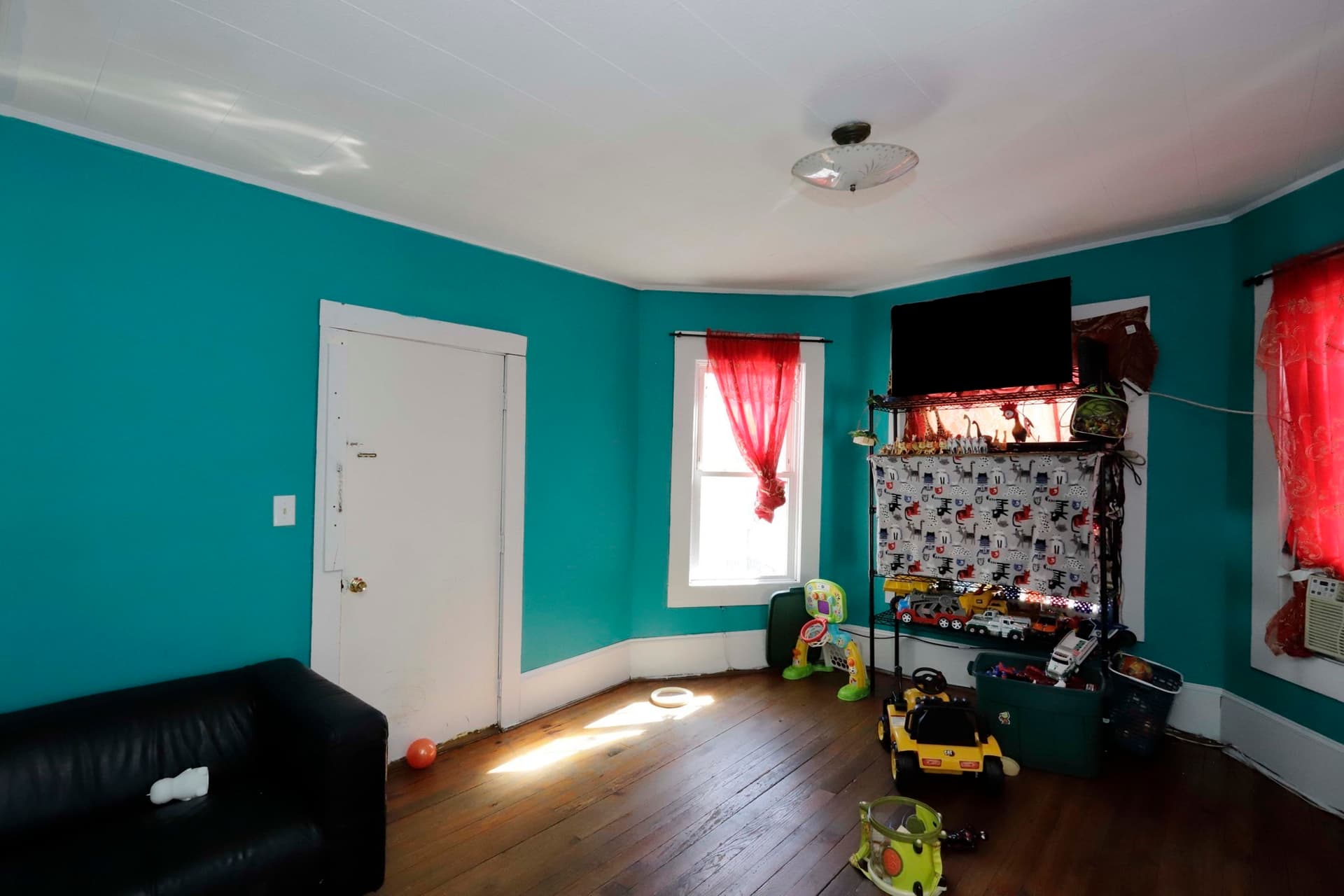 3 Family at 178 Ashley Blvd, New Bedford MA 02746, photo 10 of 16