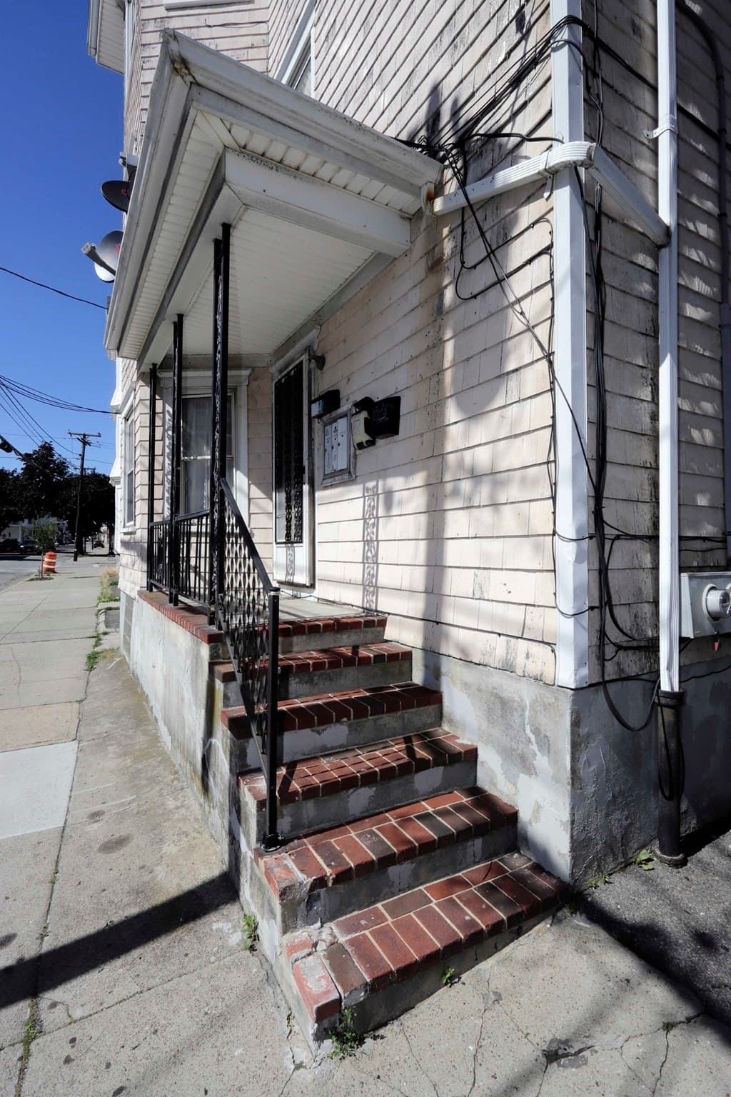 3 Family at 178 Ashley Blvd, New Bedford MA 02746, photo 4 of 16