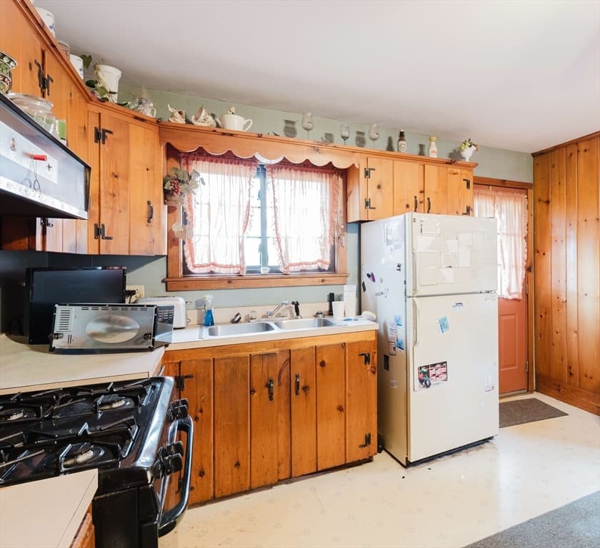 Single Family Residence at 36 Ludlow St., Acushnet MA 02743, Acushnet, photo 5 of 24