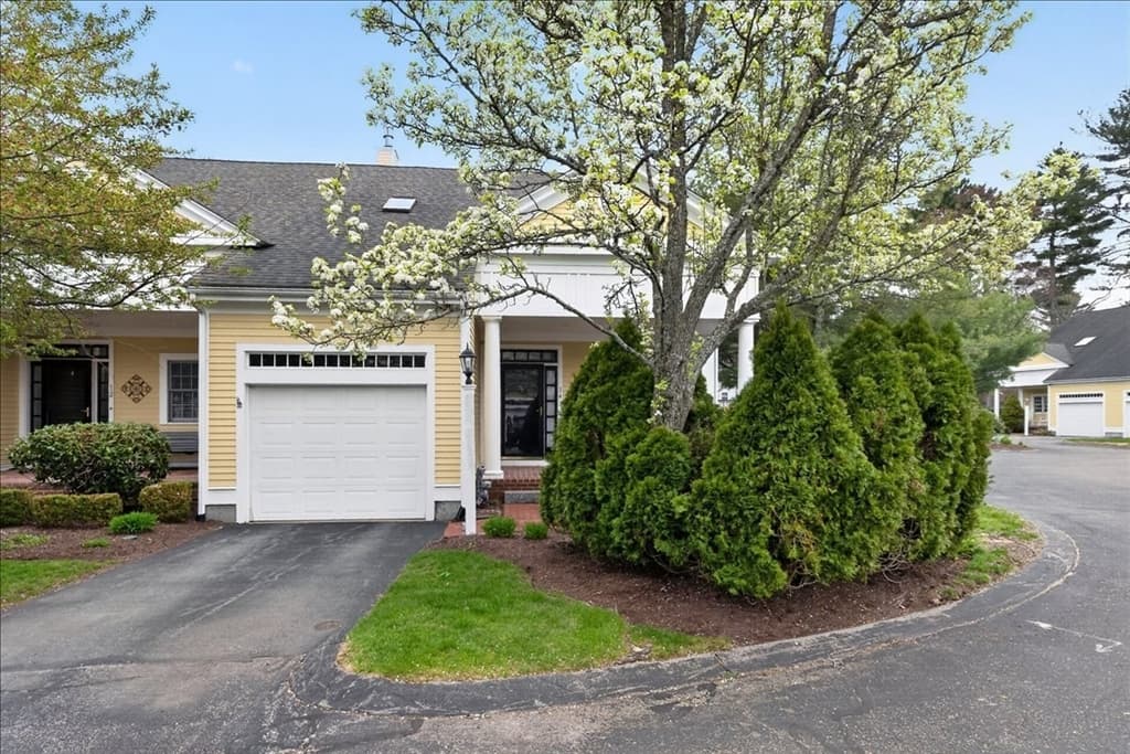 14 Whiting Ln, Hingham MA 02043